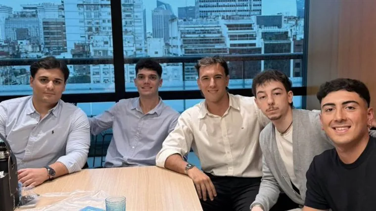 El equipo de Urbania trabajando en la plataforma